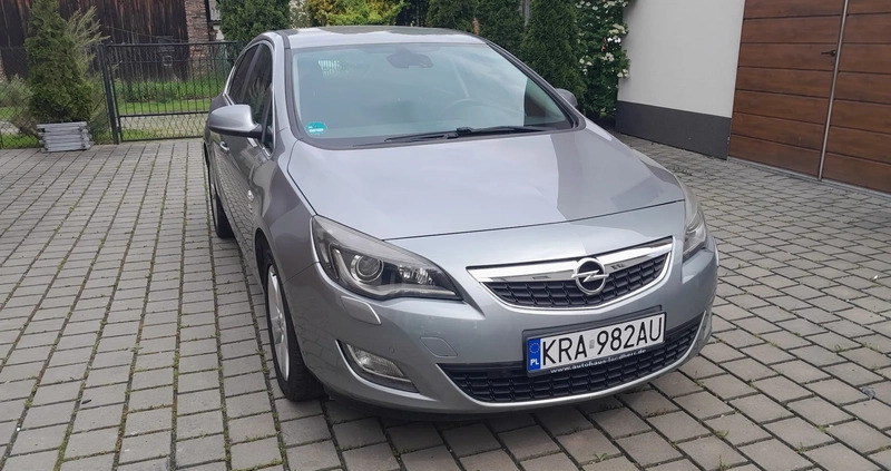 Opel Astra cena 26900 przebieg: 213000, rok produkcji 2010 z Sułkowice małe 301